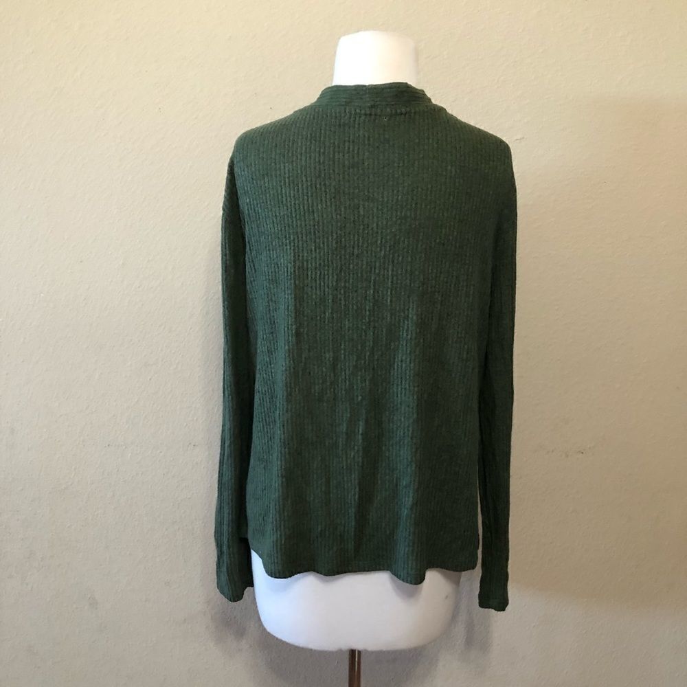 Socialite Button Front Ribbed Top Size Small - Picture 4 of 8